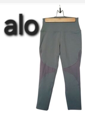 Alo Yoga Capri Cropped Training Leggings Athletic Pants in Coast Blue XS